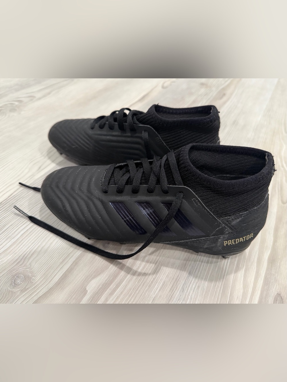 Adidas Predator Youth Black Soccer Cleats. Size 4. EUC